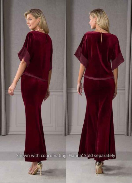 Pawzc Zana Velvet Skirt
( Final Sale ) Pawzc Zana Velvet Skirt
( Final Sale )